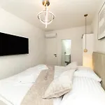 شقة Old Town Retreat By Belmont Realty *