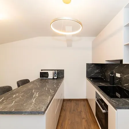 דירה Old Town Retreat By Belmont Realty זאדאר