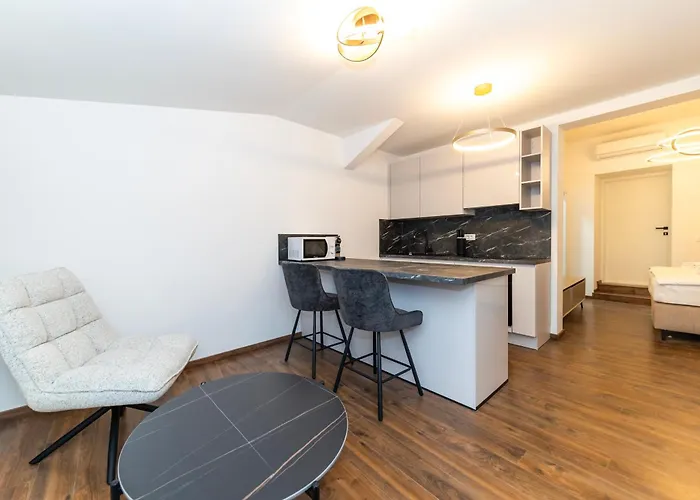 Old Town Retreat By Belmont Realty *